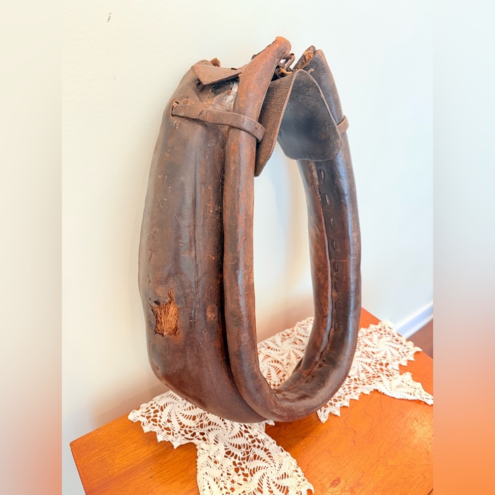 Vintage Antique leather Horse Collar | farmhouse | primitive farm tools decor - Picture 4 of 10